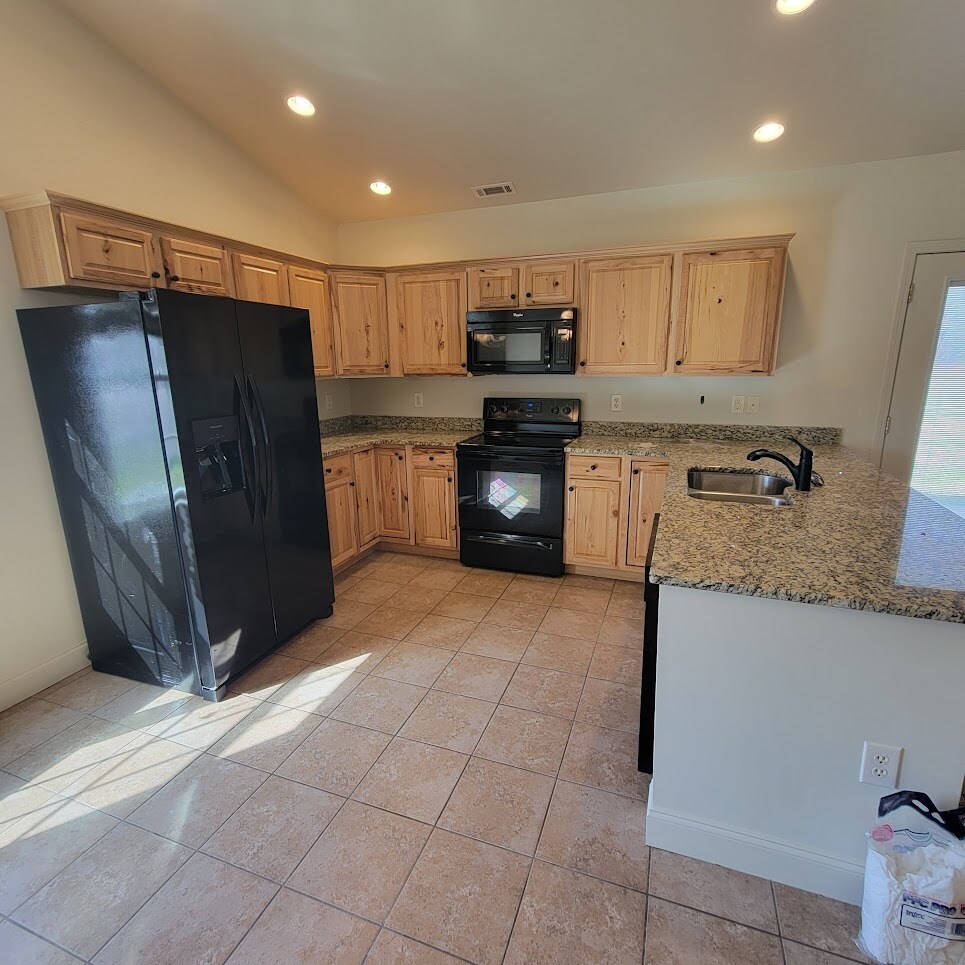 Building Photo - 202 Cathey Rd