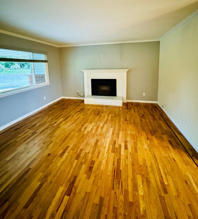 Building Photo - 3 Bedroom Home in West Valley! $200 off se...