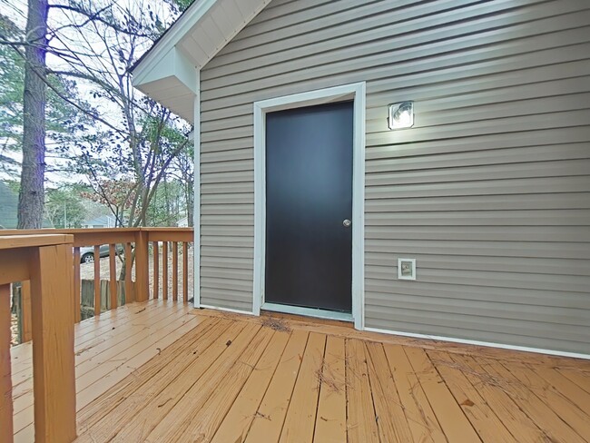 Building Photo - 857 Danish Dr