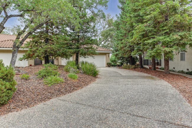 Building Photo - 6533 Chesbro Cir