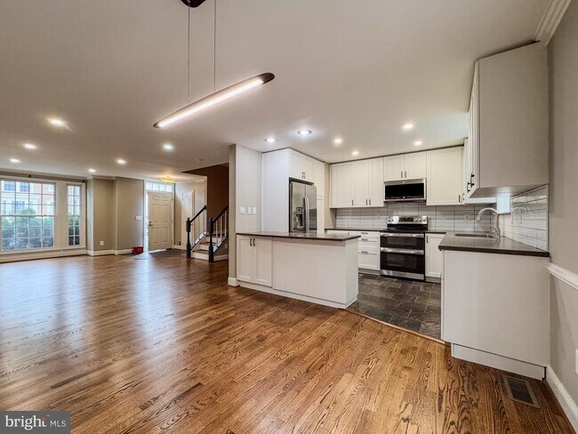 Building Photo - 3906 Valley Ridge Dr