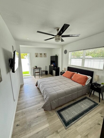 Primary Photo - 1213 NW 4th Ave