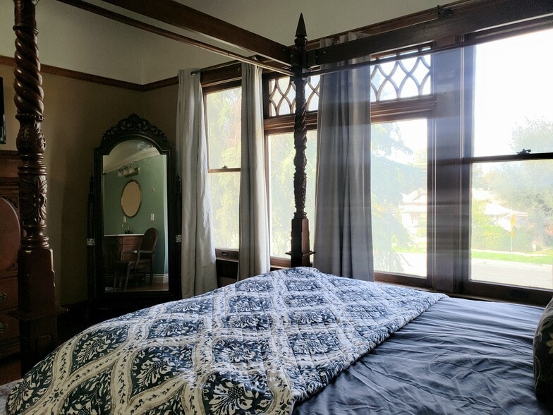 Vista Room $1475 - 2374 Mission Inn Ave