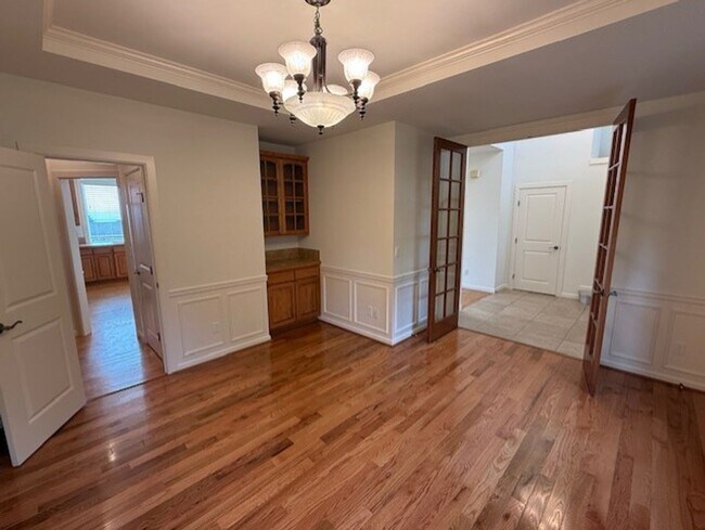 Building Photo - UPDATED CHAFFEY 4 BEDROOOM KINGSTON HOME FOR RENT WITH GREAT VIEWS!