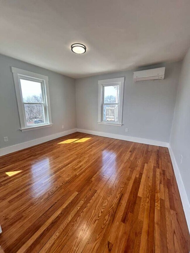 Building Photo - 67 Fairlawn Ave