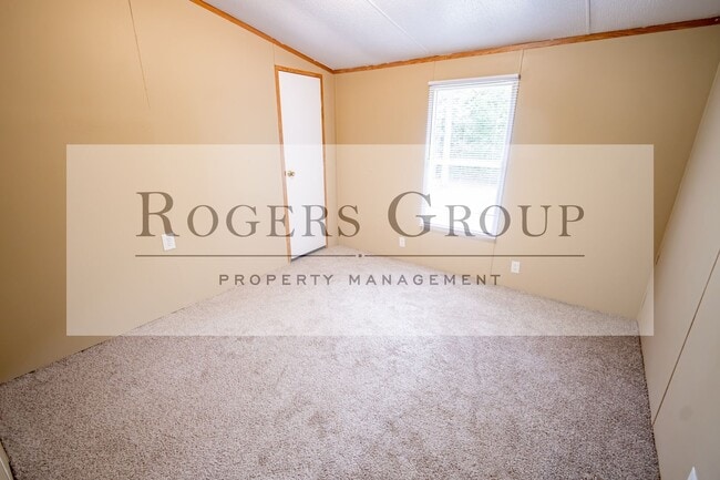 Building Photo - 671 Regina Ln