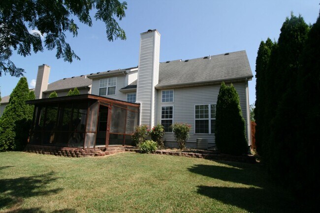 Building Photo - Willow Bend Home. 1st Floor Primary Bedroo...