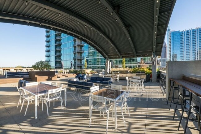 Building Photo - 943 Peachtree St NE