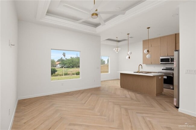 Building Photo - 17 N Revolution St