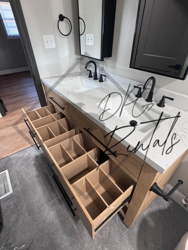 Building Photo - 135 Rhea Dr