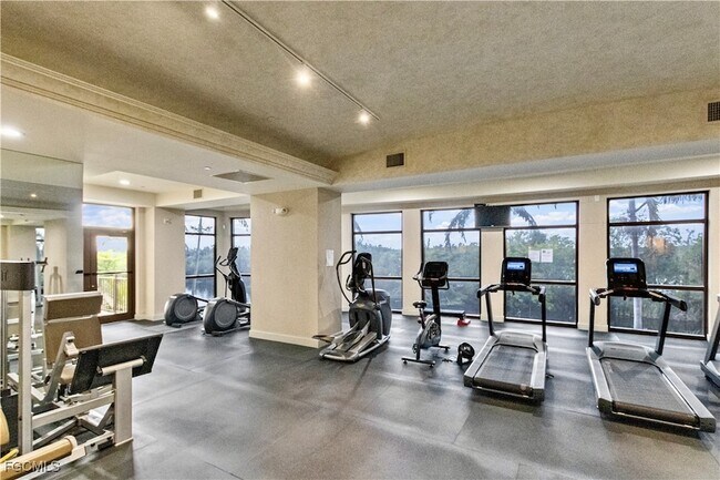 Building Photo - 14300 Riva Del Lago Dr