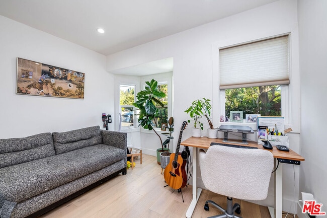 Building Photo - 1591 Yosemite Dr