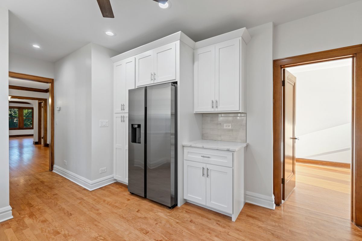 Building Photo - 5851 N Virginia Ave