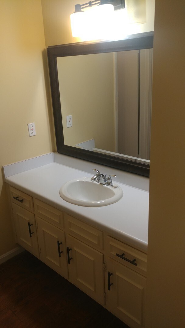 Building Photo - Nice 4 Bedroom 2 Bath Property Near Tuscaloosa/Cottondale Area