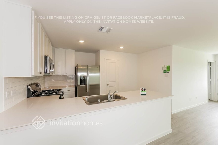 Building Photo - 2409 Fleming Dr