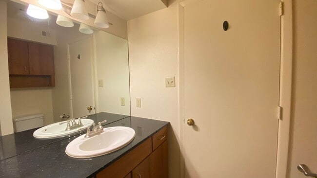 Building Photo - Beautiful Condo at The Reserve, About 2.3 Miles from the Plaza