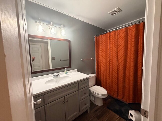Building Photo - Discover this spacious 4-bedroom, 2.5-bathroom home in Russellville, AR