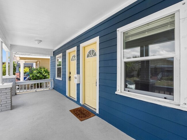 Building Photo - Affordable 3/1.5 West Tampa Home