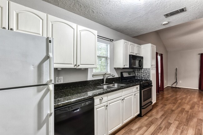 Building Photo - 115 Delaware Dr