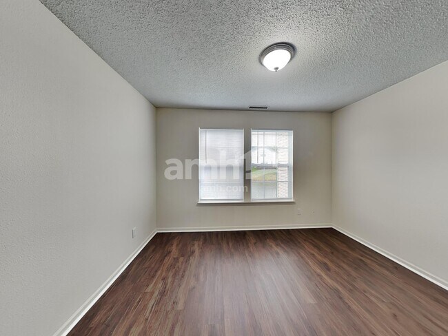 Building Photo - 10167 Hatherley Way