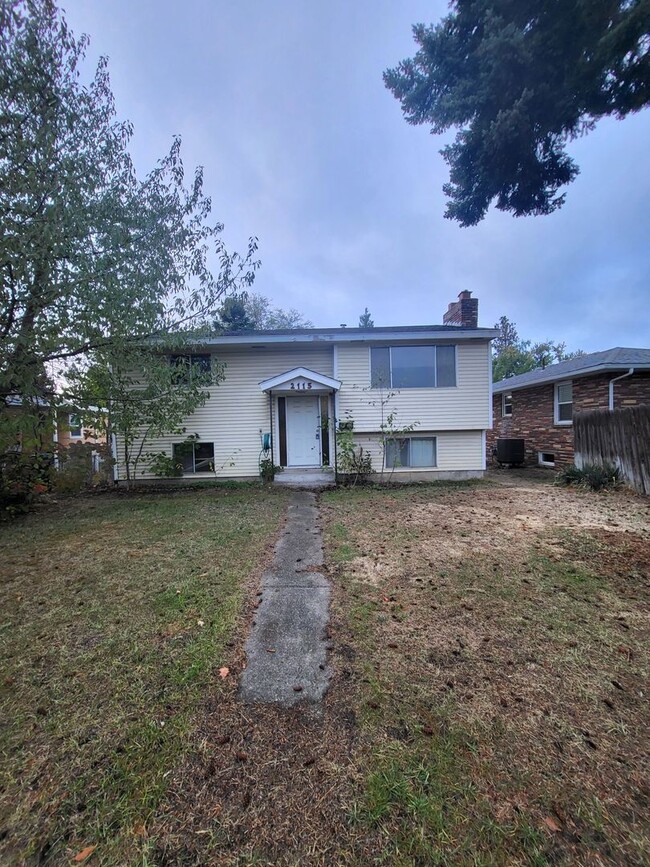 Building Photo - North Spokane Remodeled Gem!! Available Mi...