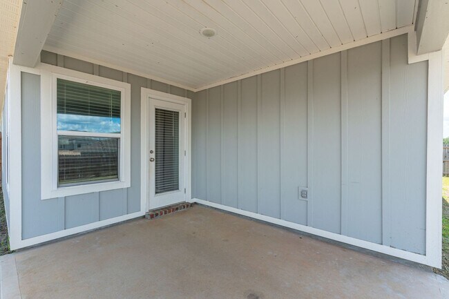Building Photo - 522 Mary Lou Way