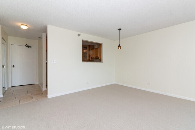 Building Photo - 33 W Delaware Pl