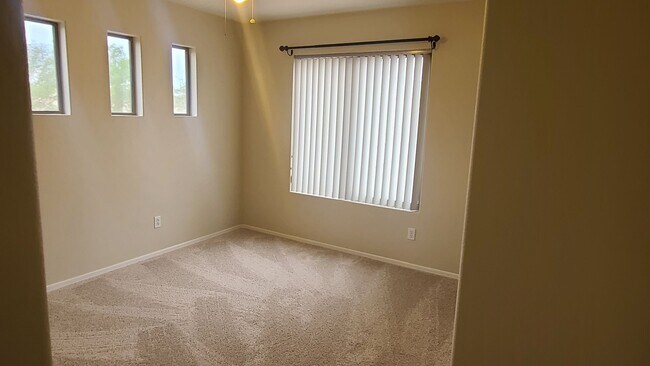 Building Photo - 5-bedroom in the heart of Gilbert