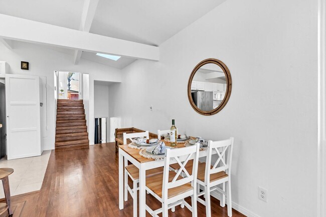 Building Photo - 4585 Saratoga Ave