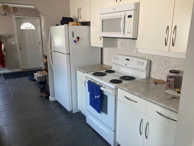 Building Photo - 2321 Quincy St NE