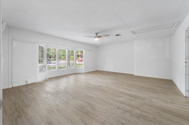 Building Photo - 7505 Shadywood Dr