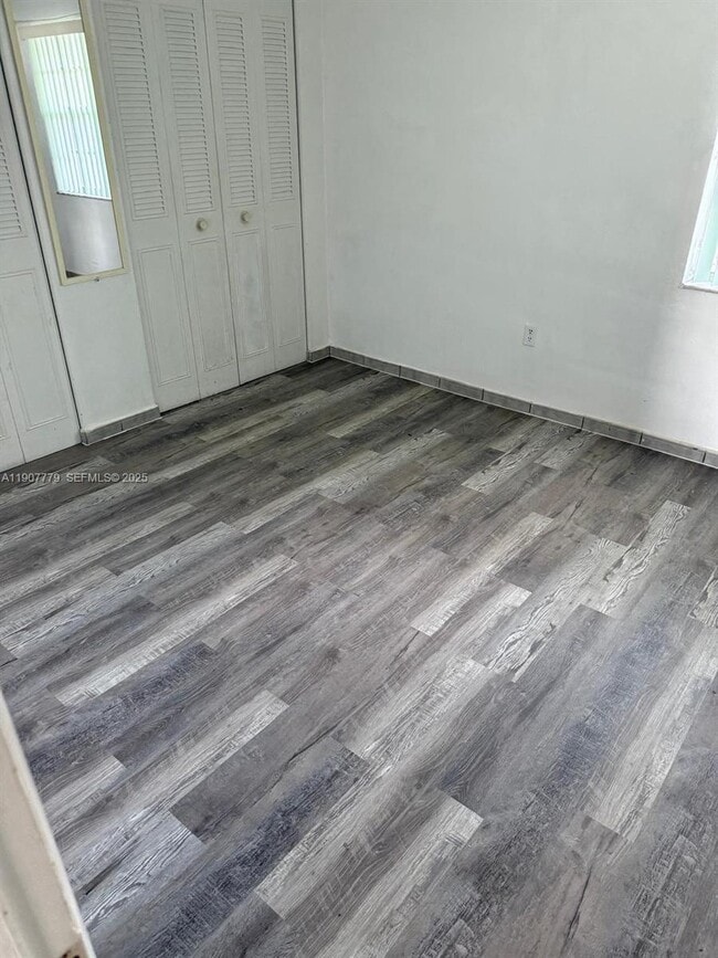 Building Photo - 2498 SW 17th Ave