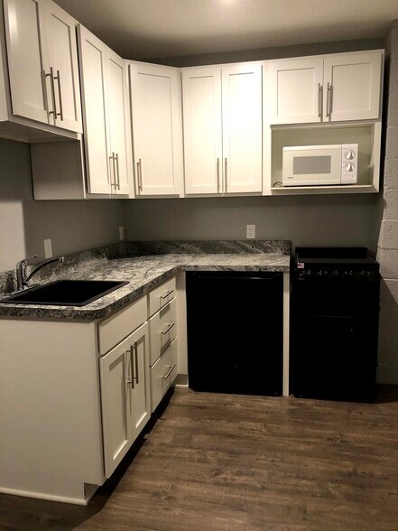 Building Photo - 124 E Main St