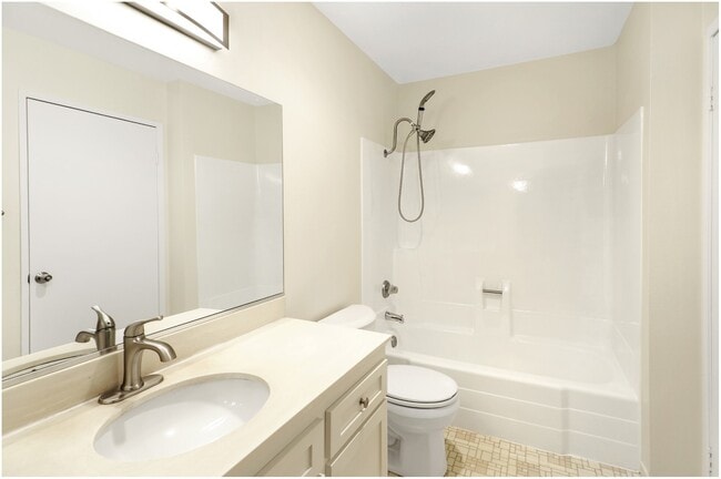 Building Photo - 2 Bedroom Ground Floor Irvine Condo