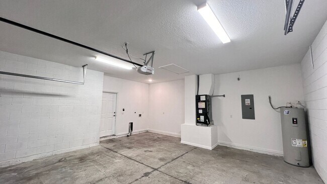 Building Photo - Beautiful 3 Bedroom, 2 Bathroom Home in Pa...