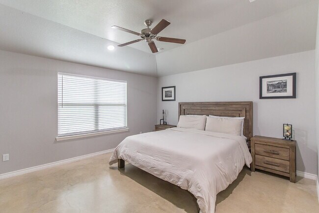 Building Photo - "Charming 3-Bedroom Retreat with 2 Baths and 1,760 Sq Ft of Comfort in Copperas Cove!"