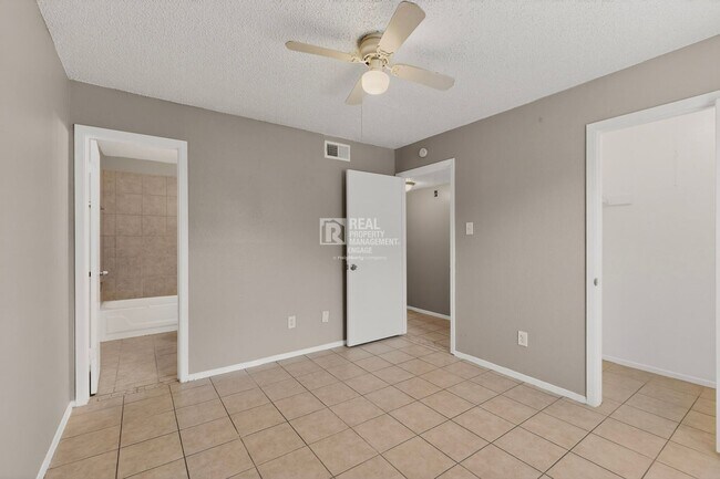 Building Photo - 8024 Cambridge Cir