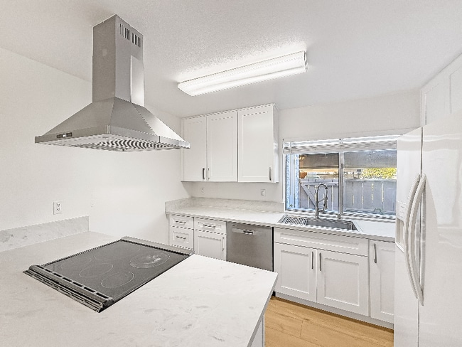 Building Photo - 4360 Vision Dr