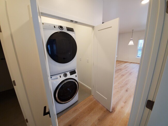 Building Photo - 2430 Tschache Ln