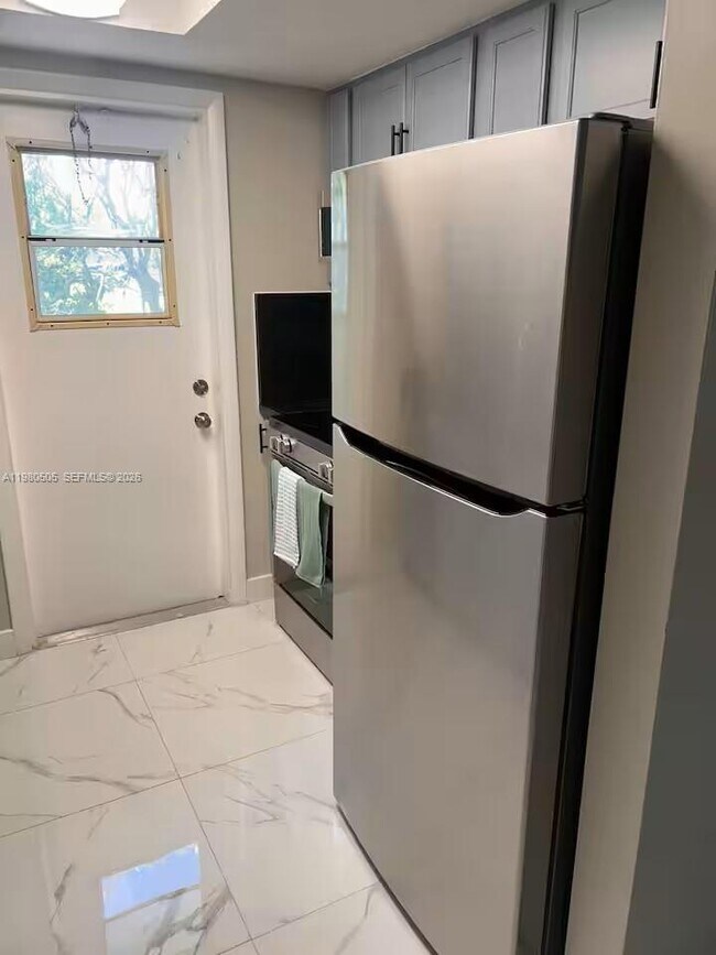 Building Photo - 1120 NE 24th Ave