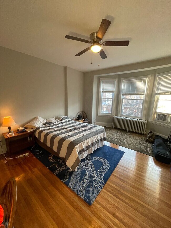 Building Photo - 933 S St Bernard St