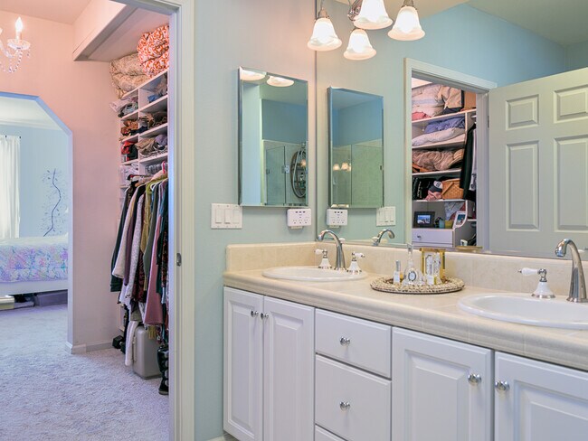 Building Photo - 1400 Pinnacle Ct