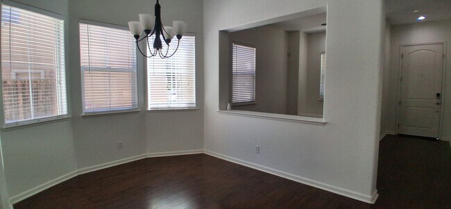 Building Photo - 562 Ranger St