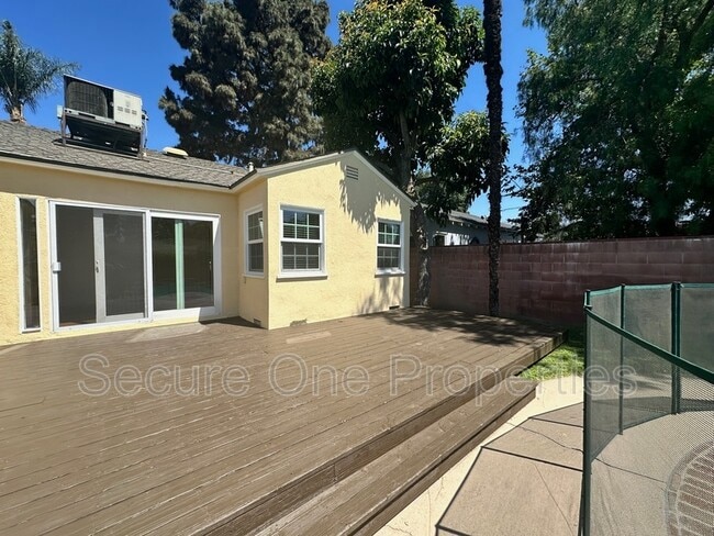 Building Photo - 340 W Spazier Ave