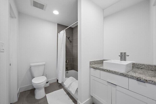 Building Photo - 234 Westheimer Rd