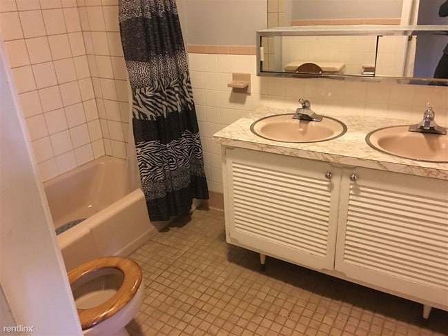 Building Photo - 399 deKoven Drive