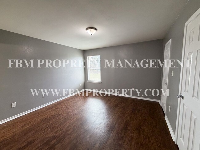 Building Photo - 1516 Drexal Dr