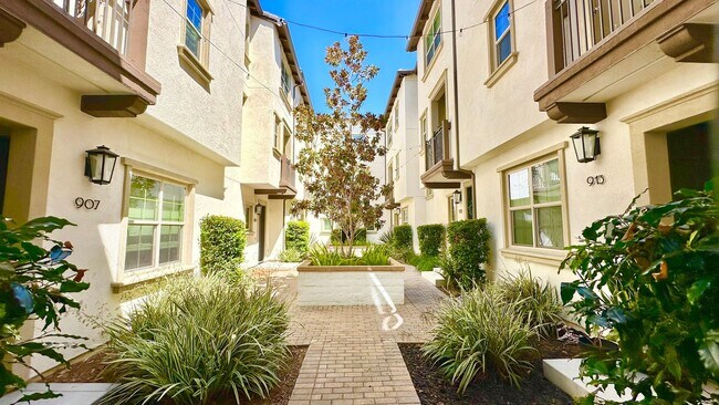 Primary Photo - Beautiful "Model" Show Townhome in the Gat...