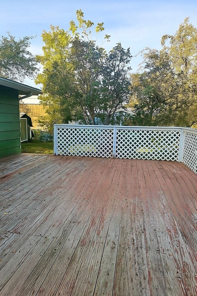 Building Photo - Beautiful 3 Bedroom/2.5 Bath in Lolo MT!