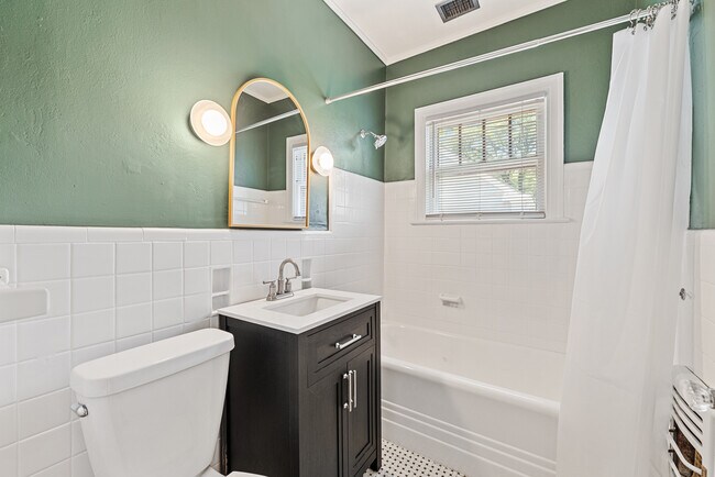 Building Photo - Huisache